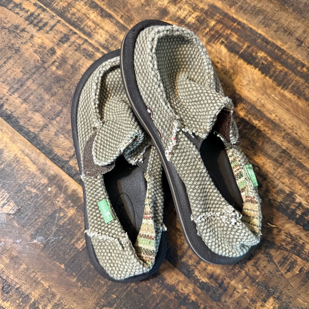 Little Boys Sanuk slip on shoes Size 10
